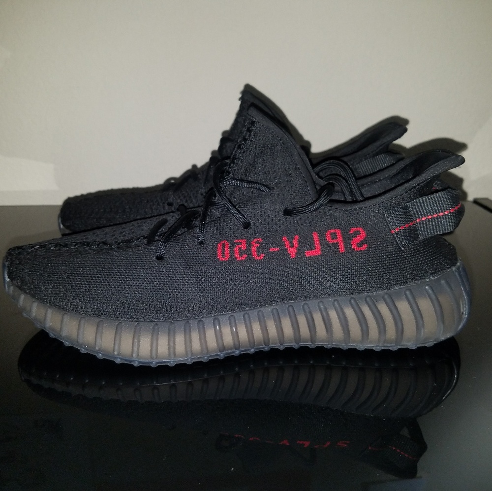 REPRODUCTION YEEZY BOOST 350 V2 BLACK/RED COLORWAY